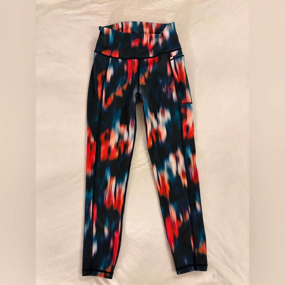 Sweaty Betty Super Sculpt 7/8 Leggings Red and Blue Abstract Print Size Small